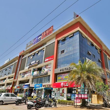 Oyo 37398 Hotel Jalsa Palace Naroda Extérieur photo